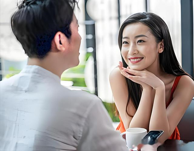 中年女人对你动情了,往往会有这4个“生理性”的表现,骗不了人