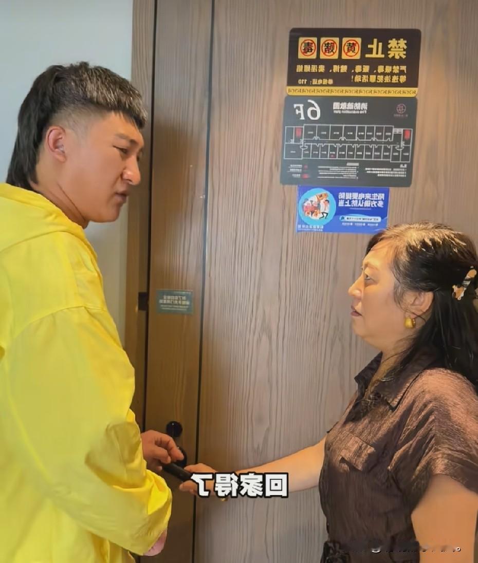 小故事！王金刚真是好了伤疤忘了疼。她的伤稍有好转了，她就又开始作妖