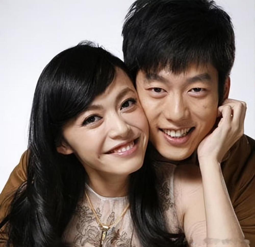 大家有没有发现，姚晨找老公的眼光蛮好的第一任丈夫凌潇肃，高大帅气，祖孙三代都在西