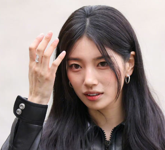 原生镜头下的裴秀智终于明白她一个人可以养活整个公司了，真人颜值太能打了裴智秀