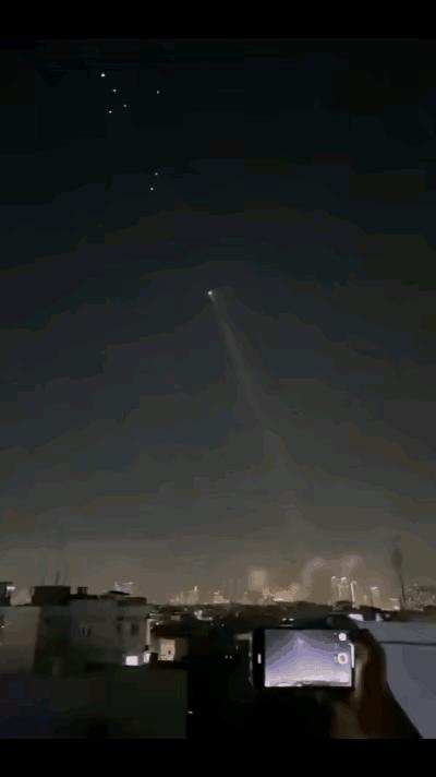 伊朗越打越精，以色列苦不堪言。3月5日，伊朗在成功突破美国萨德反导系统，摧毁