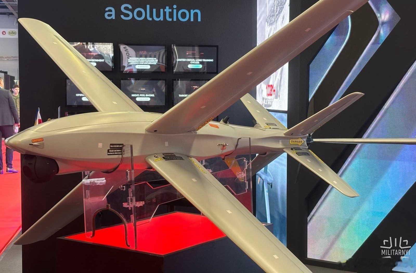 欧媒，乌克兰特种系统公司首次展示了其新型X翼打击无人机RAM-2X。RAM-2X