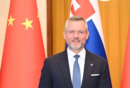 成了，中国和斯洛伐克谈成了。7月28日上午，斯洛伐克总统佩列格里尼和中方举行了会