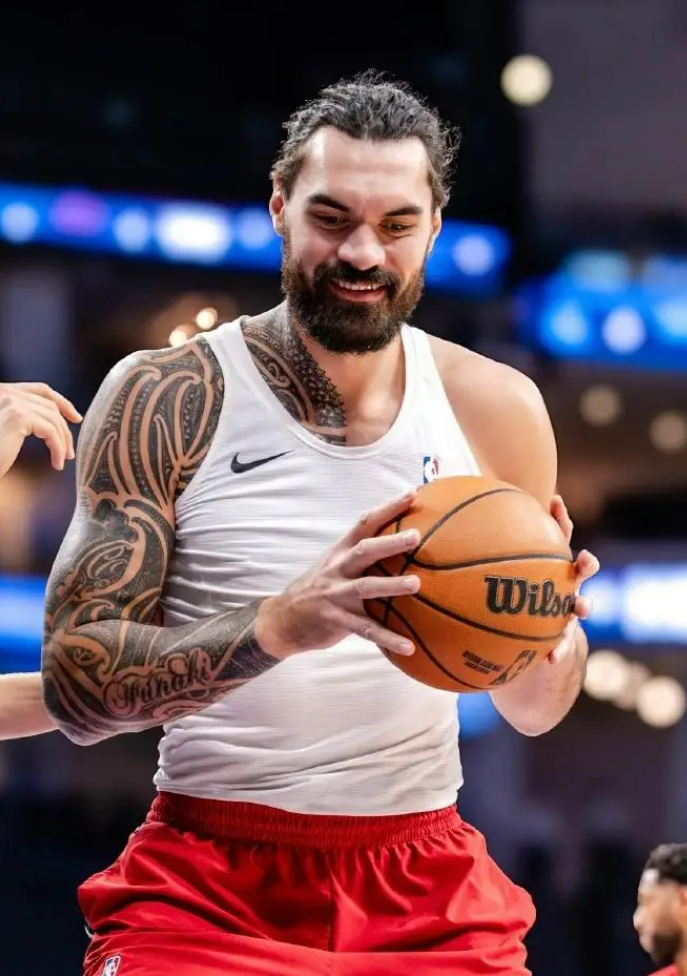 当初狄龙-布鲁克斯被火箭送走，最让人可惜的或许不是狄龙的实力，而是他作为更衣室领