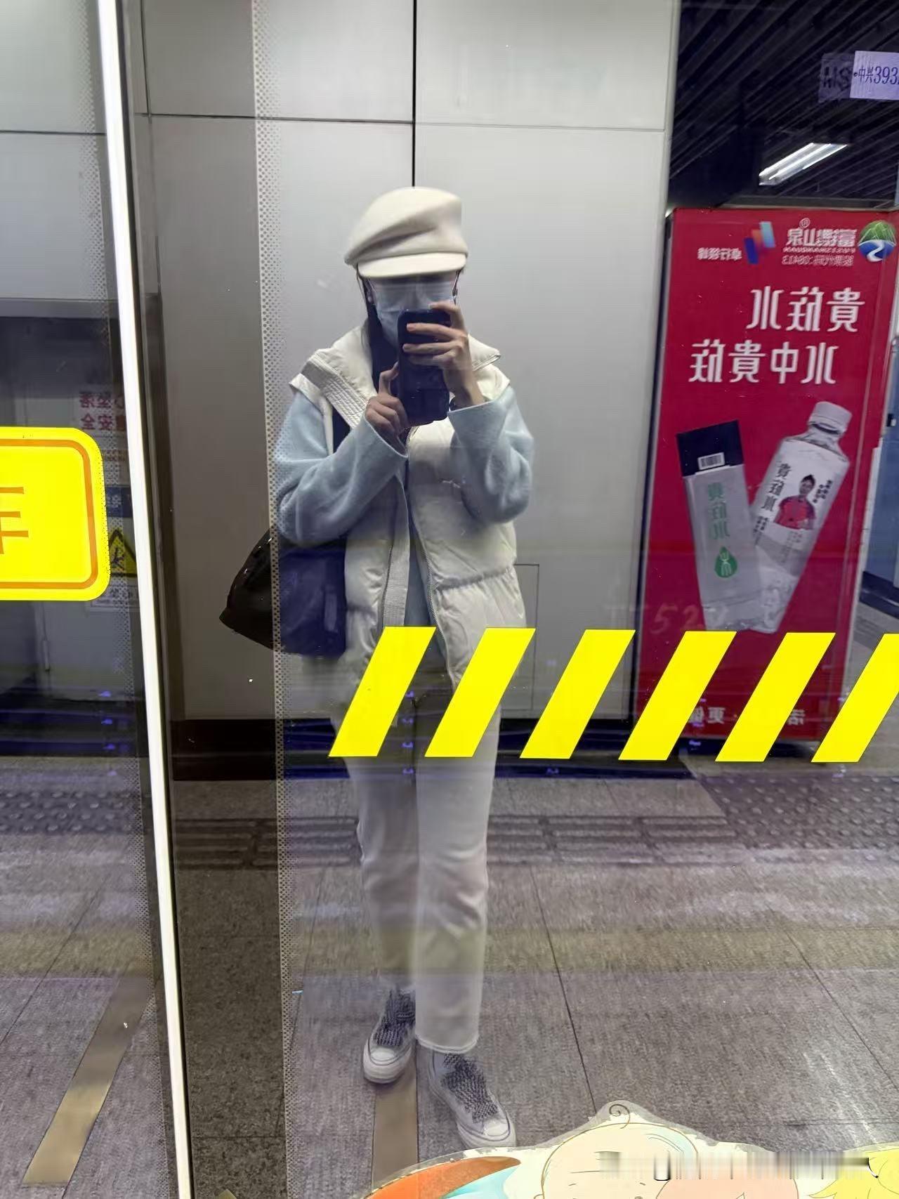 46岁失业后，再就业的第一个月，在服装批发市场当管理员，扣完五险一金后到手360