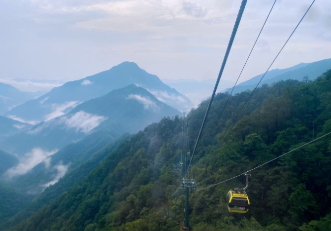 梵净山扩容，势在必行。现在的梵净山，景区面积有限，游客基本只能游览两个金顶