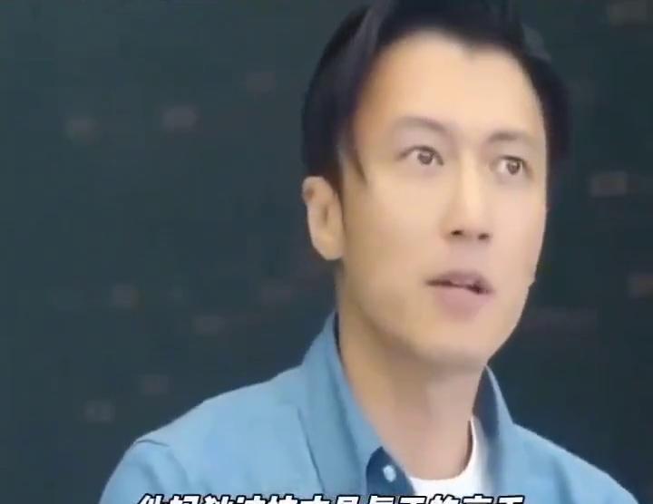 翻开狄波拉的私人相册，王菲和张柏芝的照片并排摆放——而这位婆婆曾当众批评过后者。