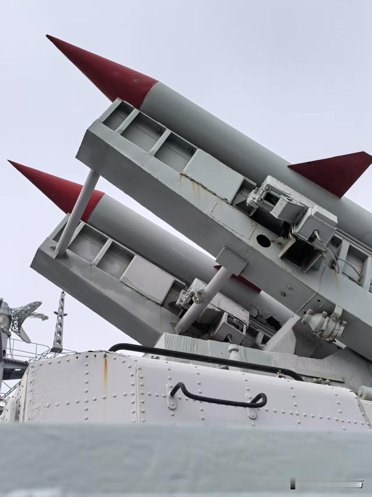 （续）当年真不容易啊，红旗-61遭遇技术难题，后来捞到了美国的AIM-7导弹才解