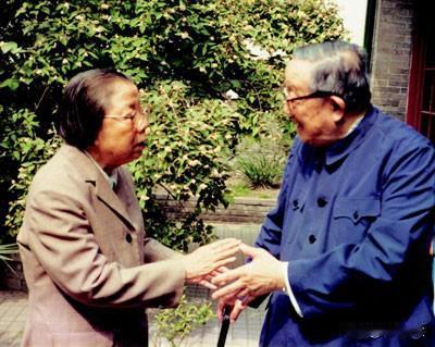 长征时期的中央秘书长，全称是中央队秘书长，为中央纵队（中央队）办事岗位职务，直接