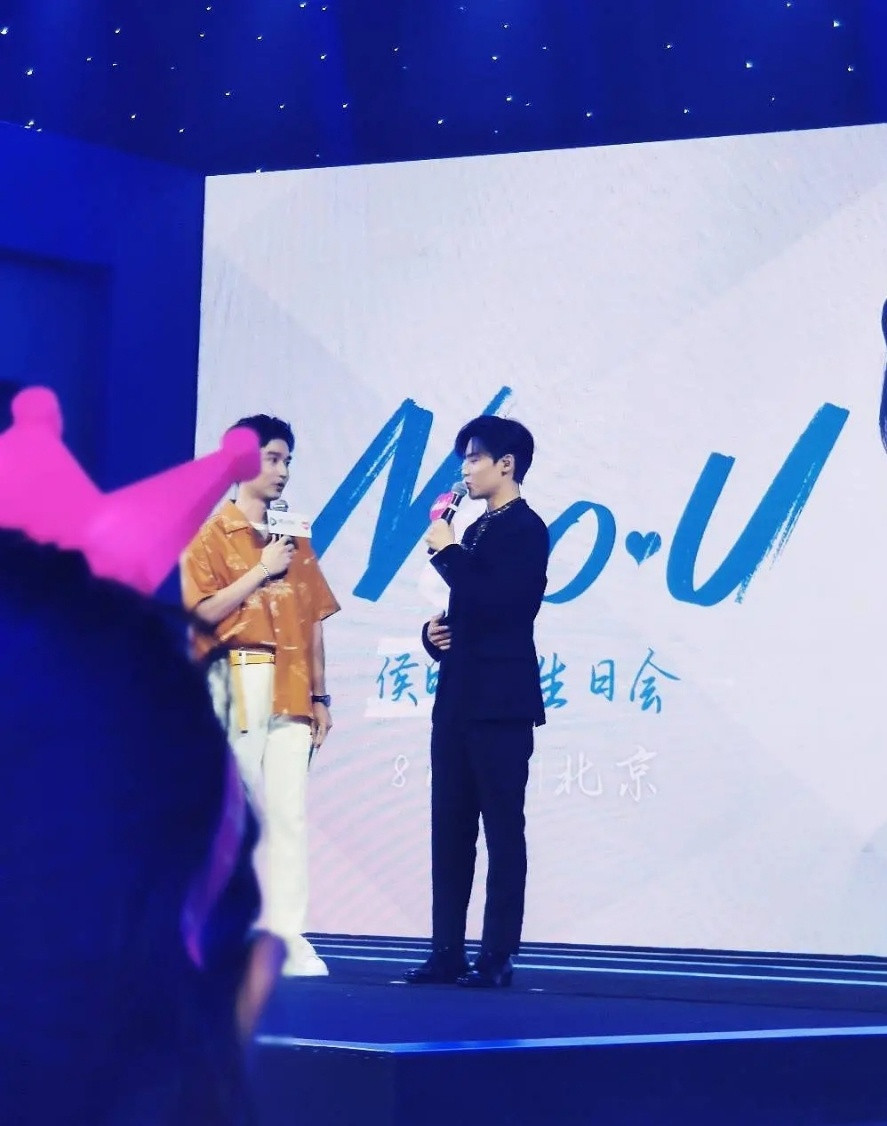 侯明昊矮就算了还是五五分，身材比例太虐了