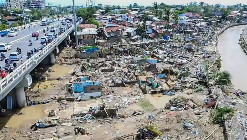菲律宾这是怎么了，出了这么大的事情，居然没有一个国家出手援助的，美国呢，日本呢，
