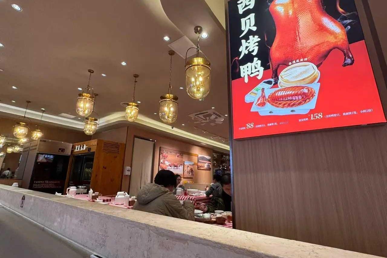 126天舆论海啸后，政策终于要来了！“花百元吃加热料理包”的愤怒还没平息，西