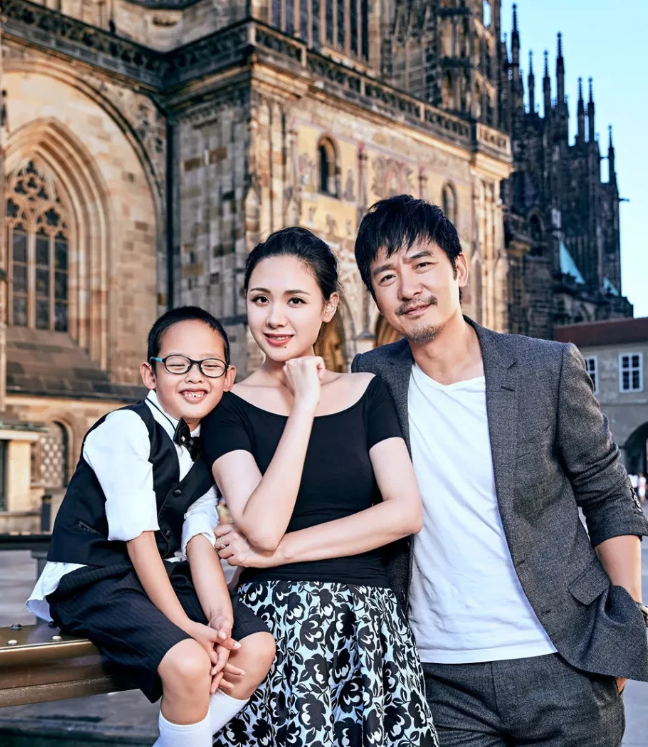 主持人问<em>程莉莎</em>:“你们家谁辅导孩子作业？<em>程莉莎</em>说:“是我，我不会让郭晓东辅导孩