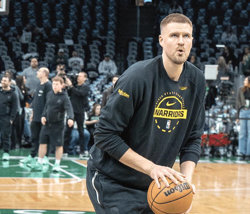 勇士要凉？明同太阳的附加赛，波尔津吉斯出战成疑！明天上午，附加赛有两场比赛，