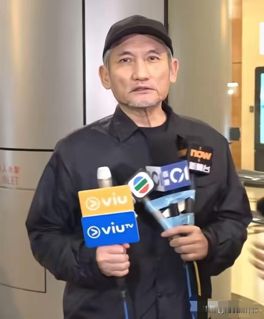 我好像明白了，为什么最后是徐克走出医院大门，面对所有镜头。7月13号深夜
