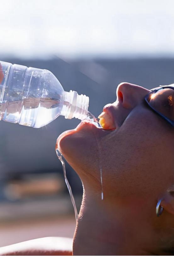 一喝水，尿就多，代表肾脏好还是不好呢？医生告诉你答案。 厕所上的勤，到底是新