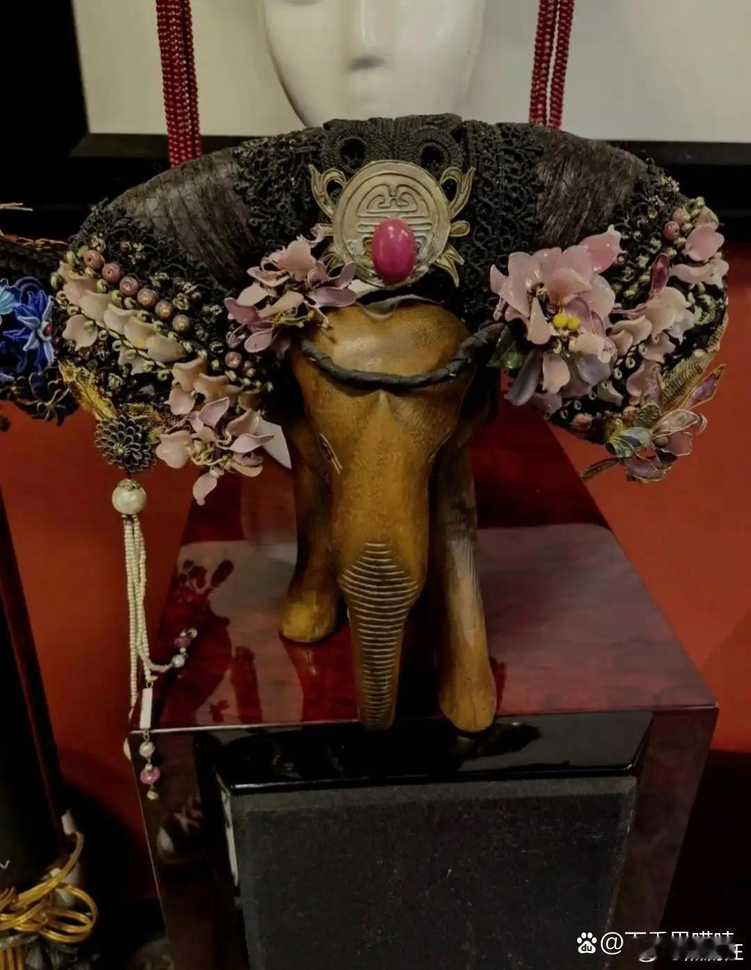 类比了一下才知道甄嬛传中眉姐姐被当众拔簪子是多大的羞辱。。。