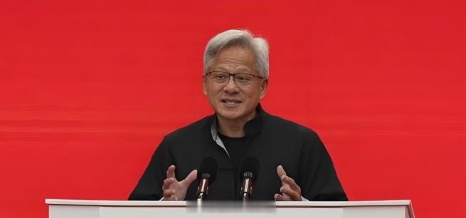 黄仁勋表示，人工智能的下个浪潮是物理AI——PhysicAI。他指出，生成式