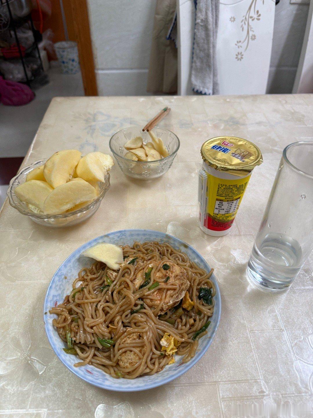 吃一份老娘做的早餐，准备去上班​​​