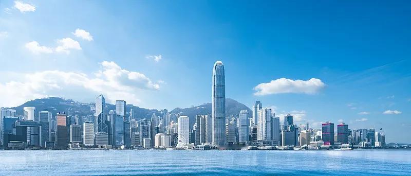 2019年，香港GDP大约3660亿美元、新加坡3728亿美元，两地仅仅相差68