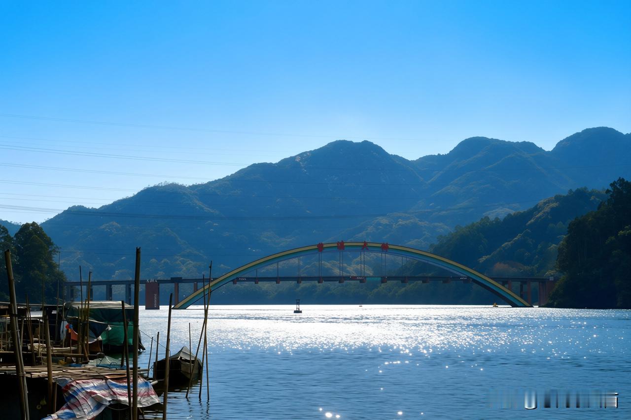 奔赴山水之间，邂逅岭南风情英西峰林自驾此次粤北之行，从英德峰林启程，喀斯