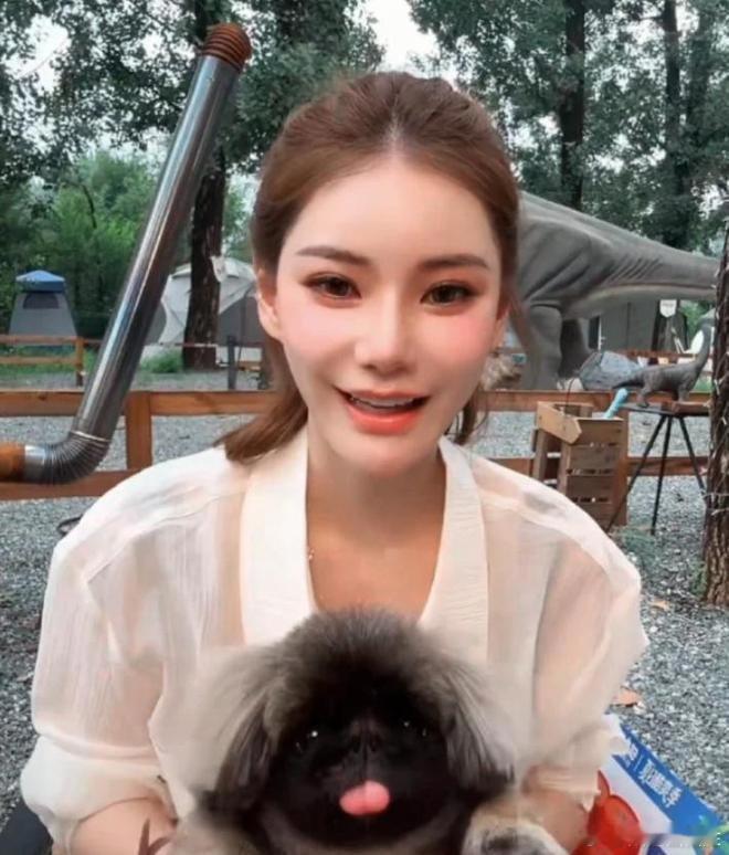 在我眼里，“爱狗人士”走火入魔把狗当“孩子养”基本都是违背仁伦，缺乏人爱！