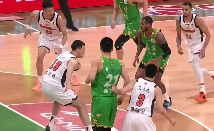 给我看笑了：这还是职业球队吗？辽宁主场迎来一个超级尴尬的数据：截止比赛结束还剩5