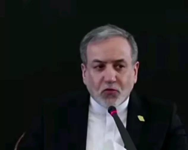 半岛电视台报道，当地时间29日，伊朗外长阿拉格齐发布声明，强烈谴责欧盟即将通过的