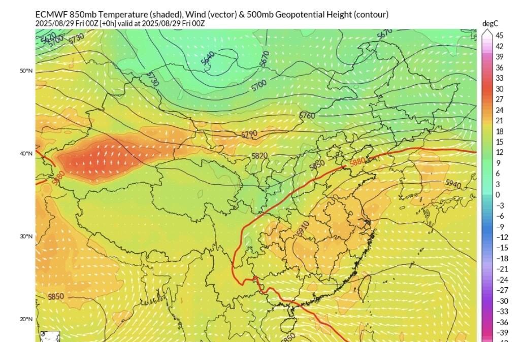 【冷空气东移发力】数值上看目前冷空气前锋东移打入到黄淮江汉多地。上述等地在高空槽