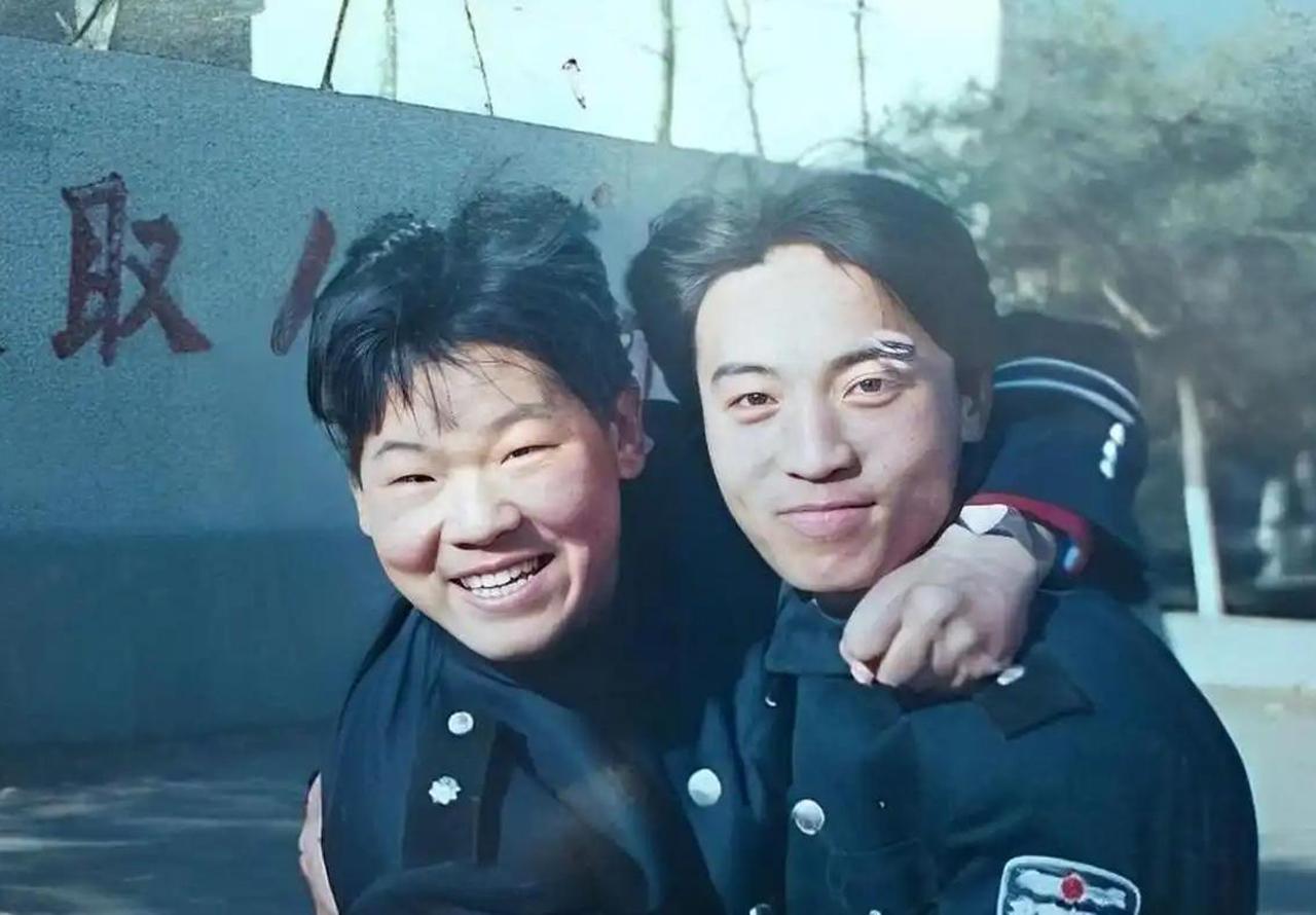 岳云鹏从一个农村穷小子，逆袭成为名人，红了之后却争议不断，但总能被大家原谅，农村