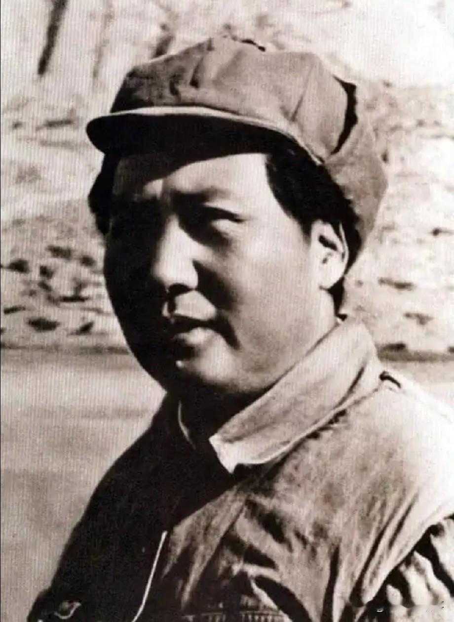 你说奇怪不奇怪?按照常理，一个被鸦片蛀空身子，被文盲蒙住眼睛，被饥荒掐住喉咙的国