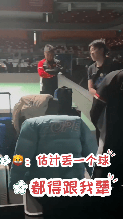 头哥又炫耀上了，看似是吐槽，实则是高级的炫耀。大家都在热身，头哥笑着给大家