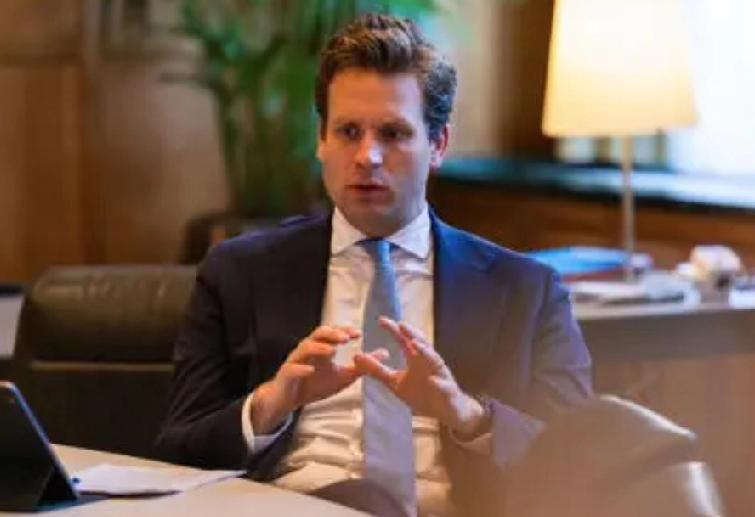 【荷兰经济大臣突然取消访华，芯片这盘棋藏着啥？】荷兰经济大臣卡雷曼斯把12