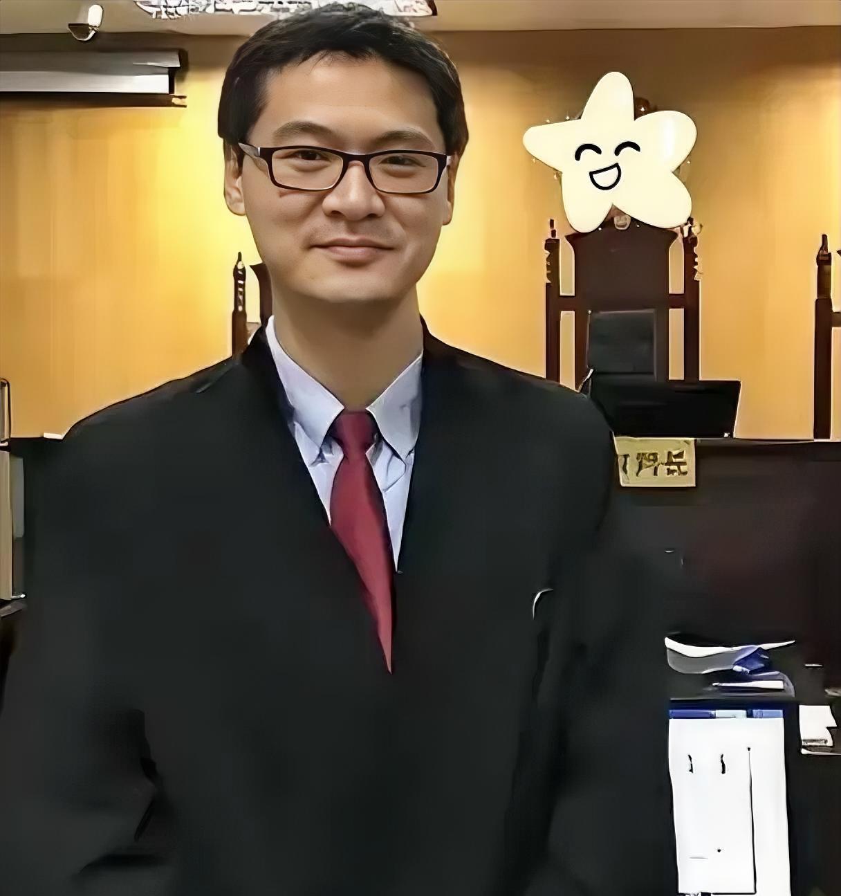 滤镜碎了一地曾被无数人奉为圭臬的罗老师，这回算是把“狐狸尾巴”露了个干净。