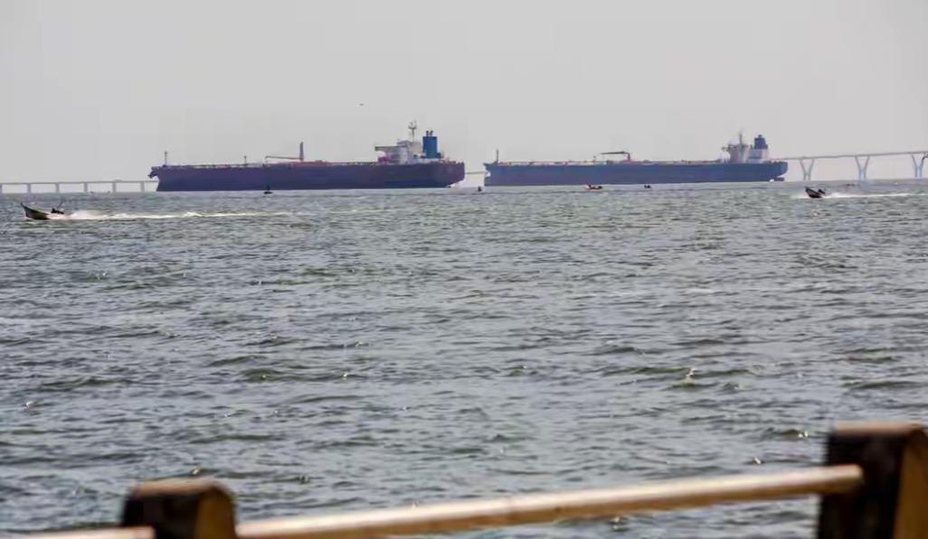 俄油轮快到中国，南海突然掉头去印度！为啥？不少人纳闷：咋快到家门口了还变卦？