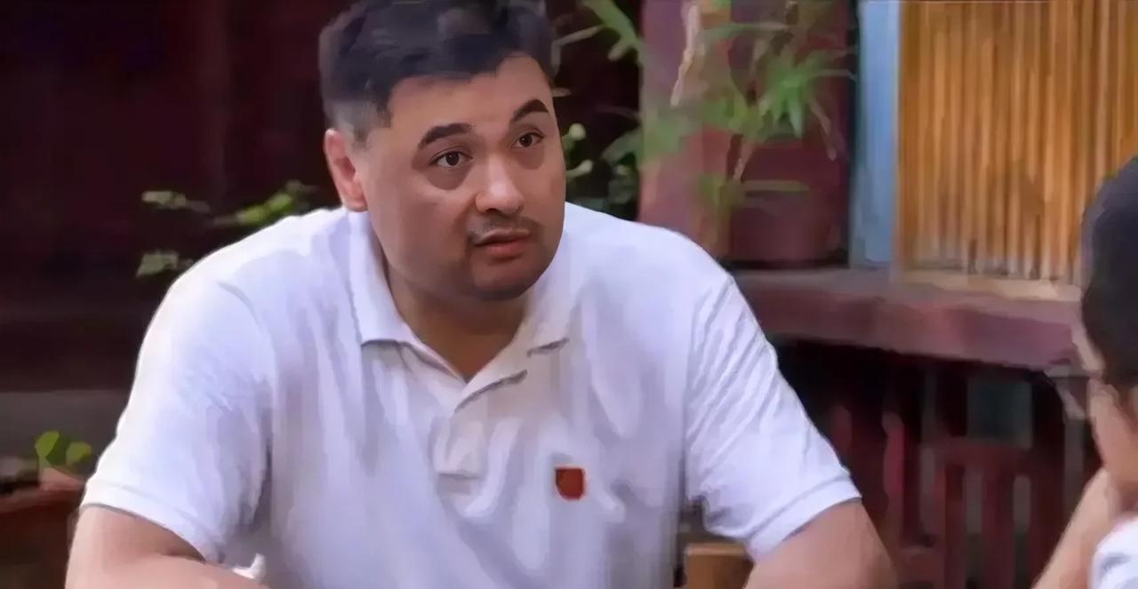 最近，前中国男篮名宿战神刘玉栋在直播间，对眼下的男篮球员进行了一针见血的点评，战