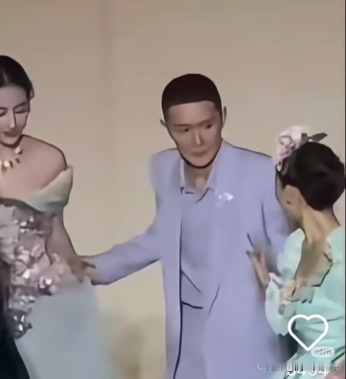 钟楚曦变钟杵C,我有预感钟楚曦的时尚资源要要大降级,不是因为她不时尚,而是因为她