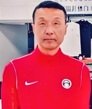 被遗忘的前国安旧将，还有多少人记得他？他是北京国安历史上第一位河南籍球员，当年