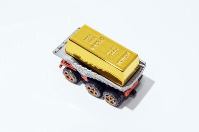 最近金价那叫一个狂飙！10月17日现货黄金价格首次升穿4380美元/盎