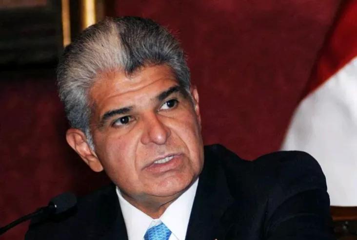 塔斯社报道，巴拿马总统下令接管两个运河港口。当地时间23日，巴拿马总统穆利诺