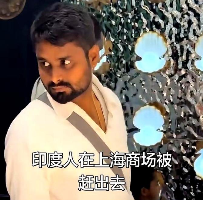 上海一对印度情侣吃饭要求服务员低头端菜，被怼后还拍视频，结局太解气了说真的，今