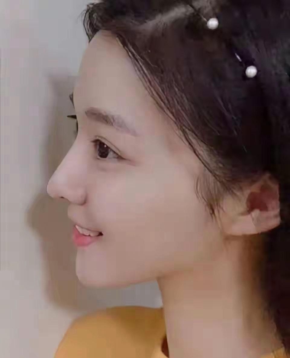 学生时代的王楚然，纯欲天花板本人。原来校花真是从小美到大的!