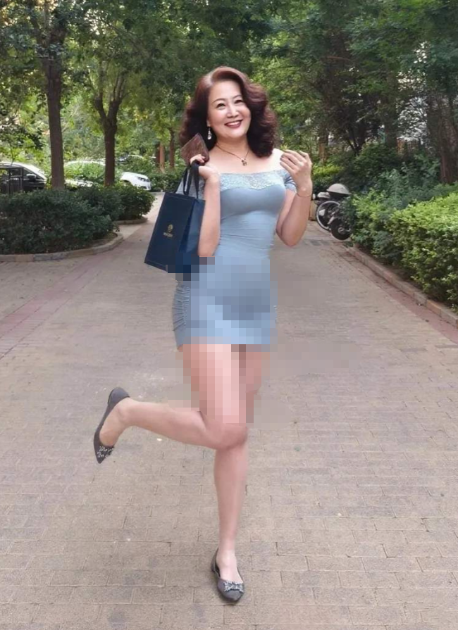 谁说女人老了就不好看了，这身材太迷人，性感十足哦！