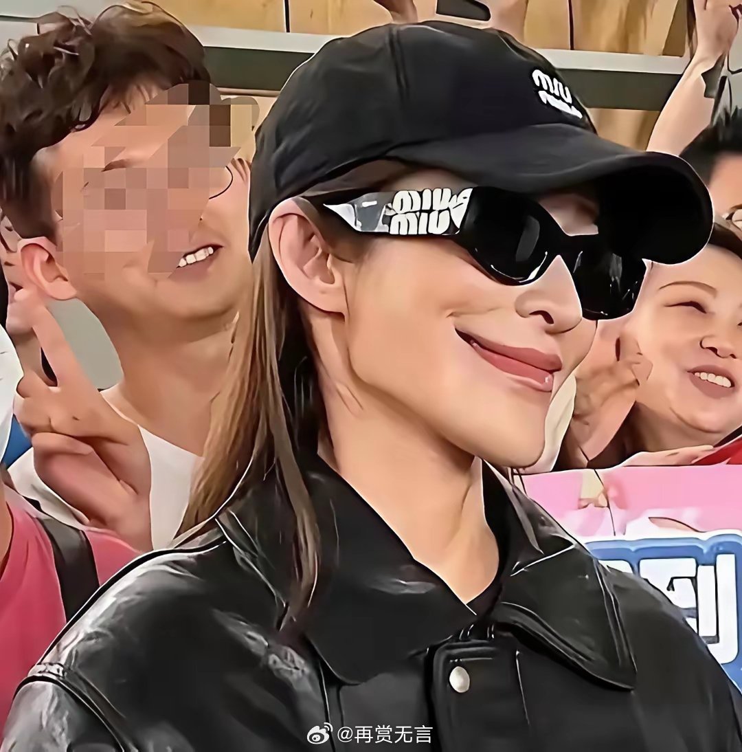 女明星还是不要做太多医美了，这下巴，看的把人吓一大跳啊！！