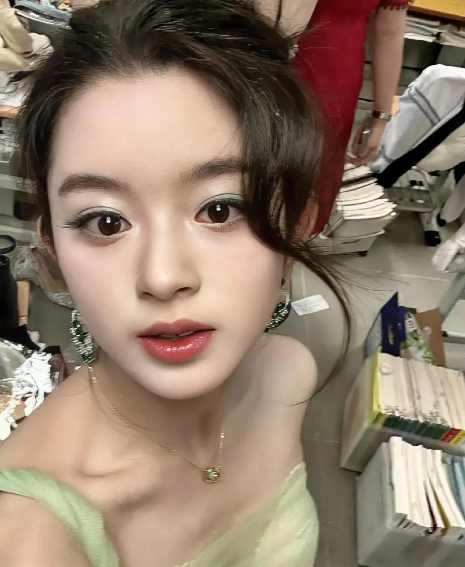 黄杨钿甜，轻舟已过万重山！四川慈善总会的回复，让事情出现大反转。原来那个办公