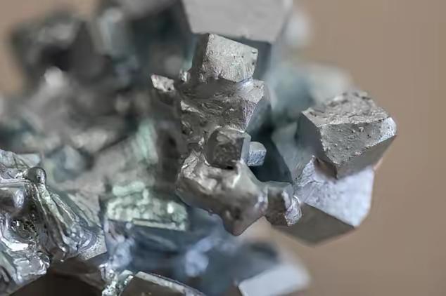 11家内鬼企业被重罚！偷卖国家稀土换私利，西方彻底慌了神！重拳出击稀土，被