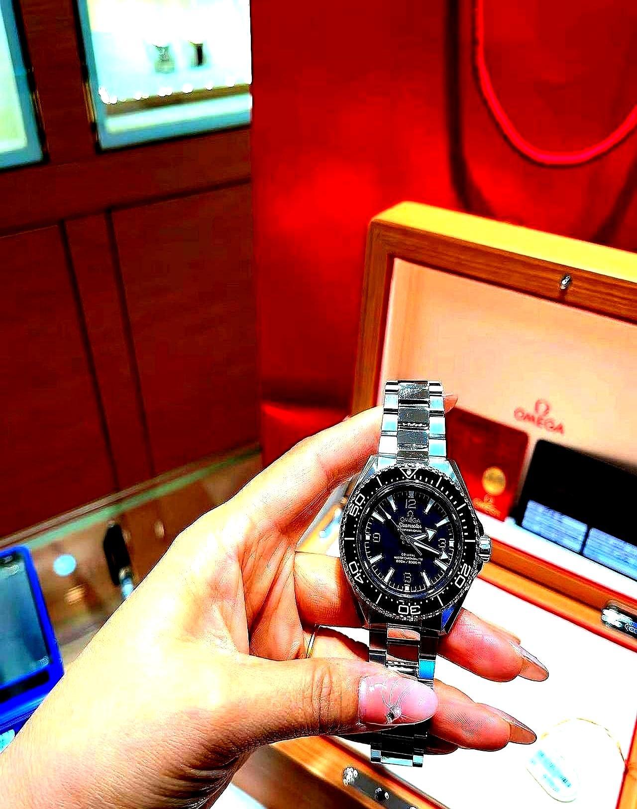 都说现在大家买表，不图虚的，就看东西硬不硬。欧米茄的技术确实牛，防磁、精准