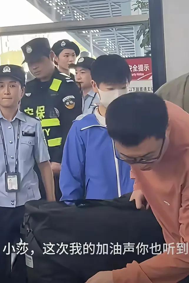 莎头到达北京机场，准备飞赴多哈，小杨赶赴北京，陪莎莎前往多哈，让人泪目！莎头到