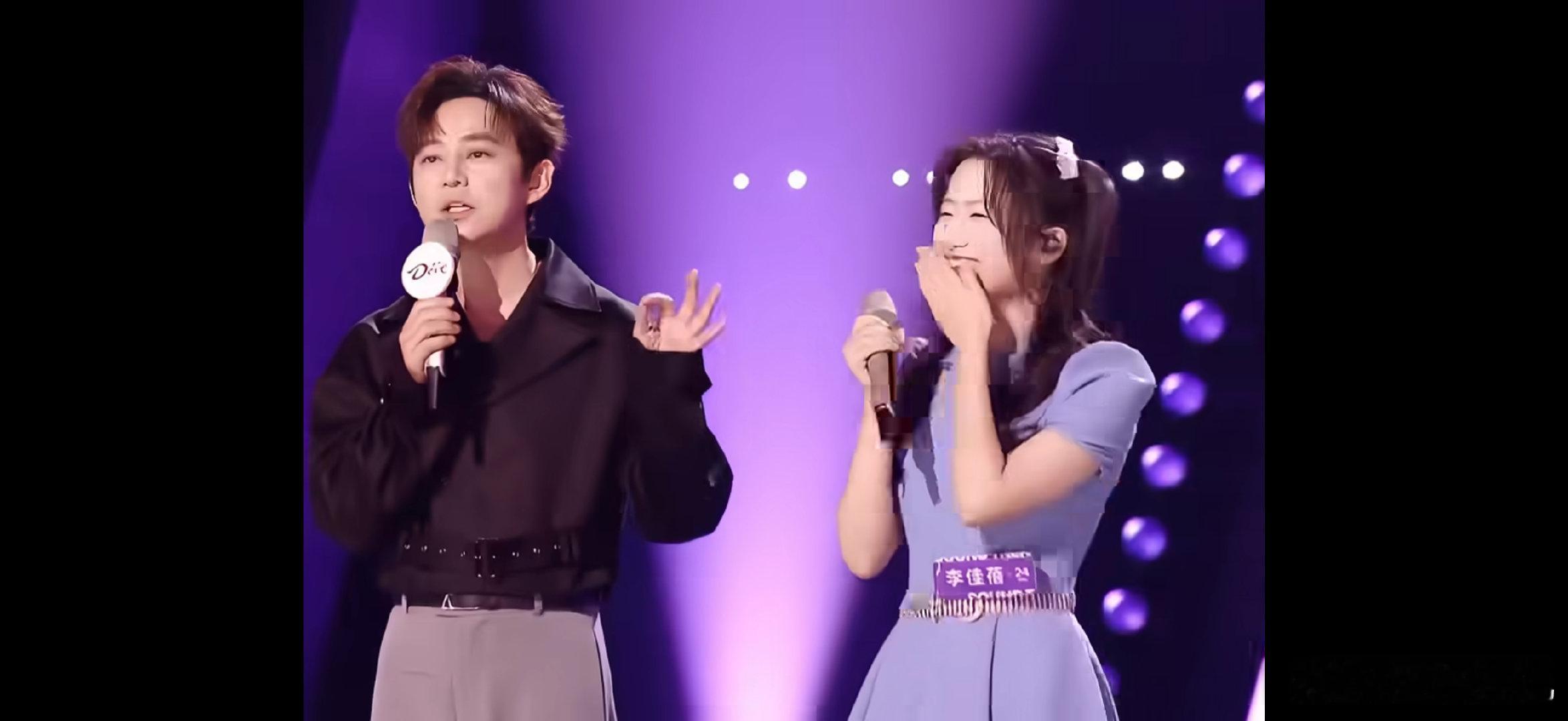 那英你根本没喝中药声鸣远扬被那英的直播反应笑不活！一心给李佳蓓投票，何老师提醒晋