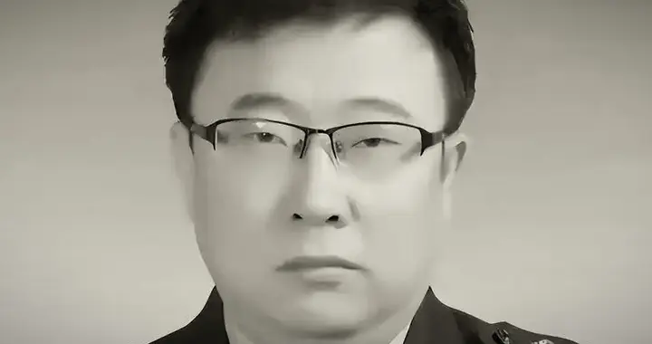 所长父亲拒徇私殉职6年后儿子652分拒名校只为完成他的心愿